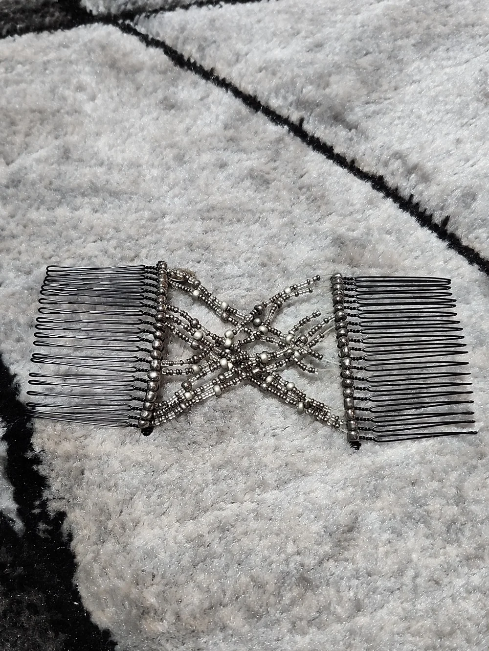 EZ COMBS SET-OF-4 DOUBLE METAL BEADED HAIR STYING CLIPS ACCESSORIES